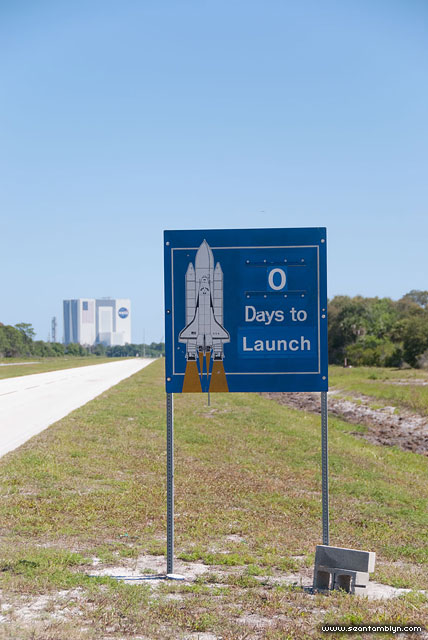 Zero days to launch sign in front of the VAB, final launch of space shuttle Endeavour, STS-134